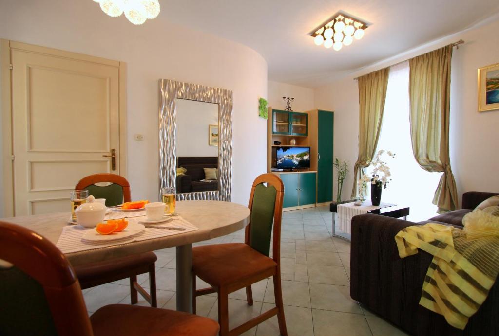 Apartments Amore Bol Chambre photo