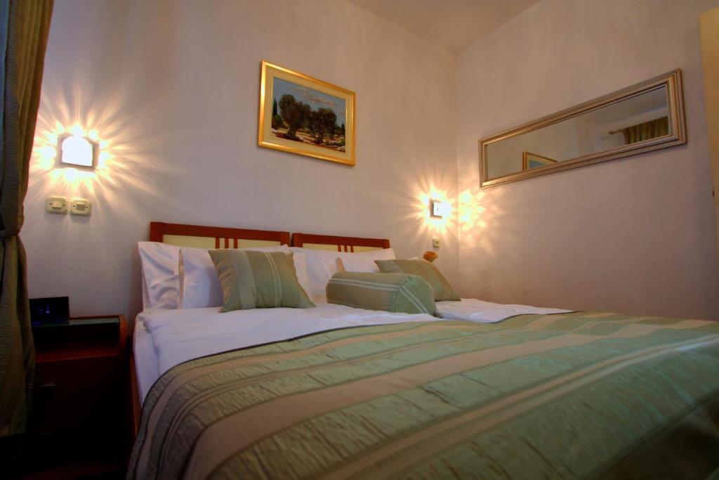 Apartments Amore Bol Chambre photo