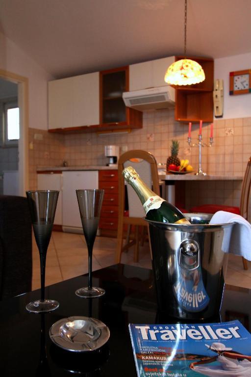 Apartments Amore Bol Chambre photo