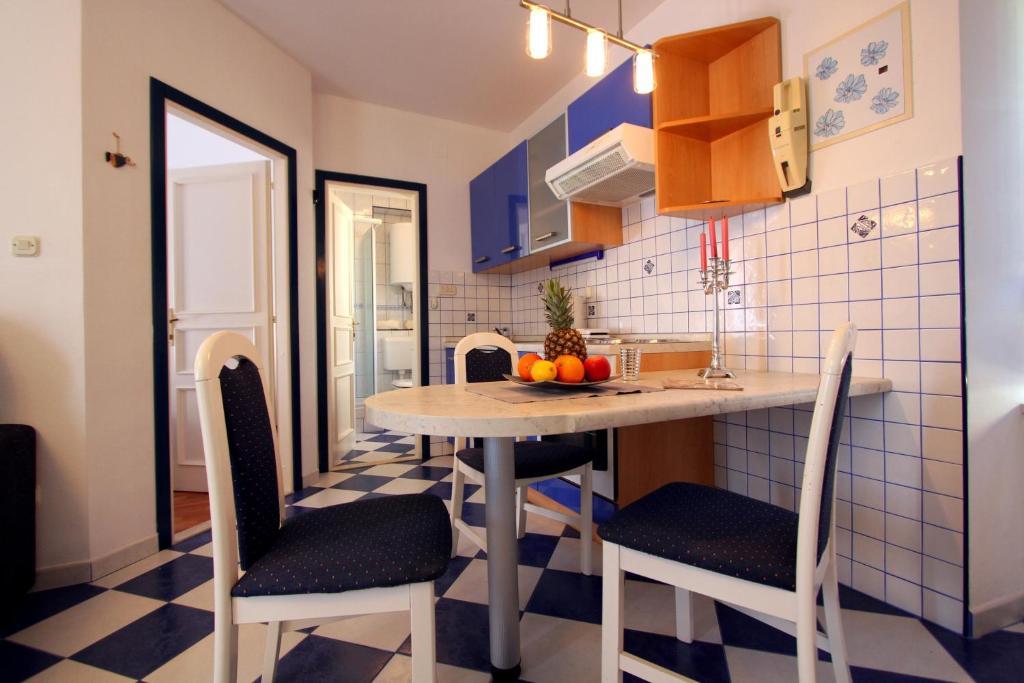 Apartments Amore Bol Chambre photo