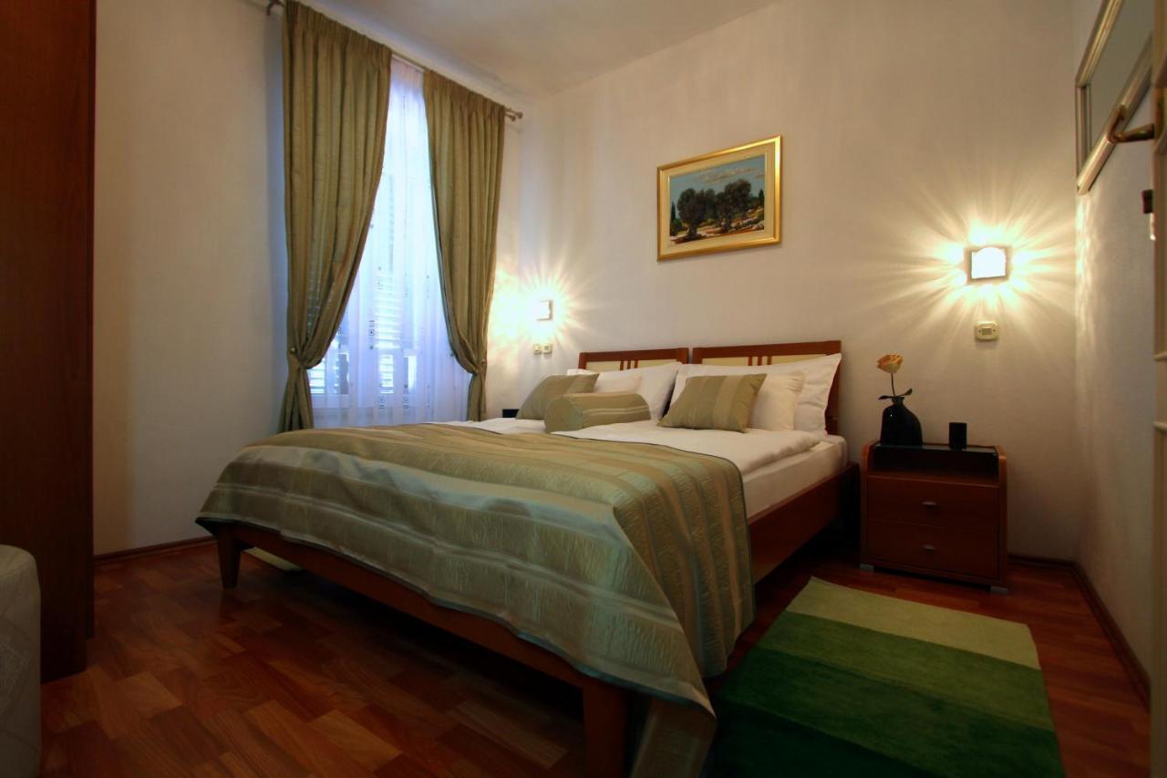 Apartments Amore Bol Chambre photo